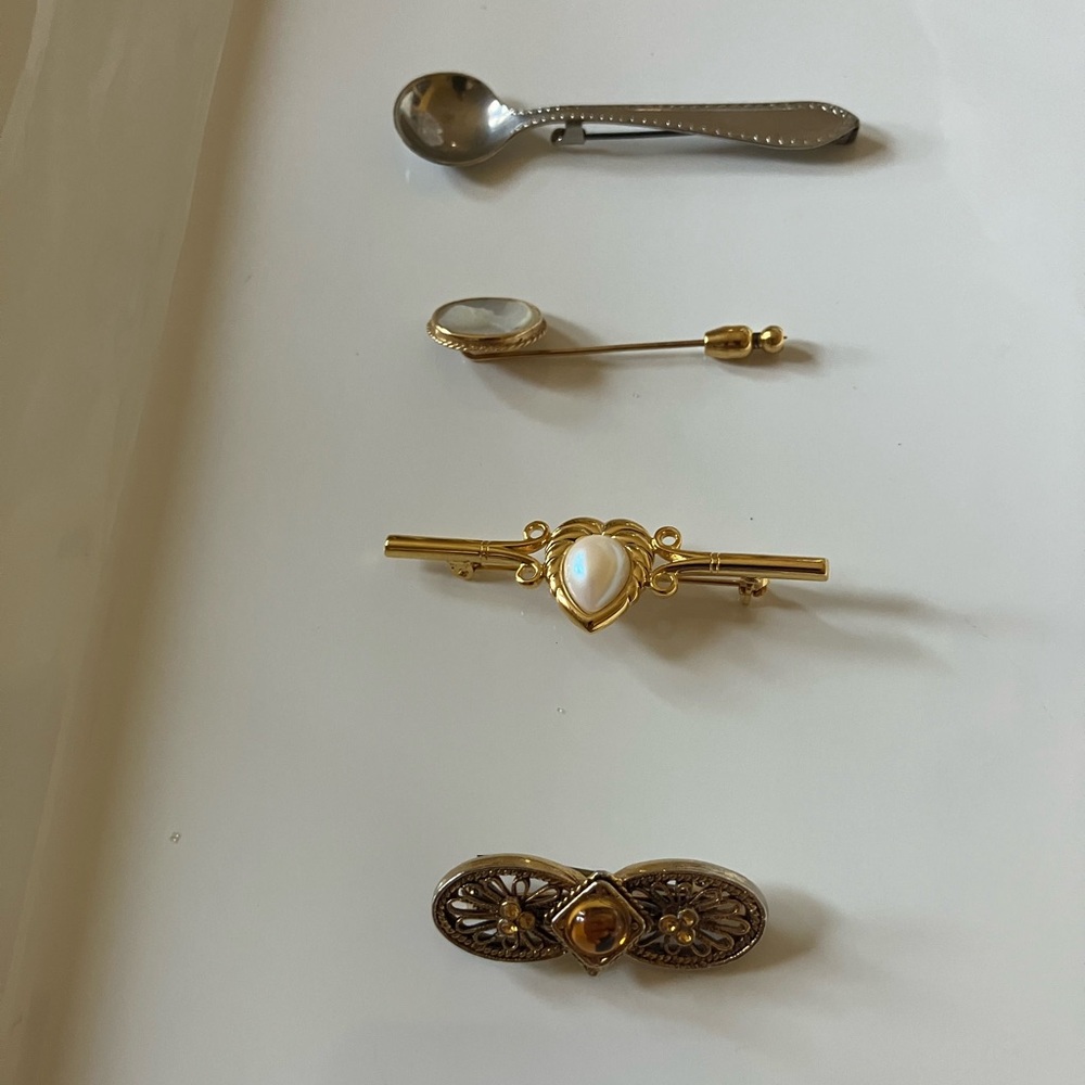 Vintage petite brooches. Set of four. MCM